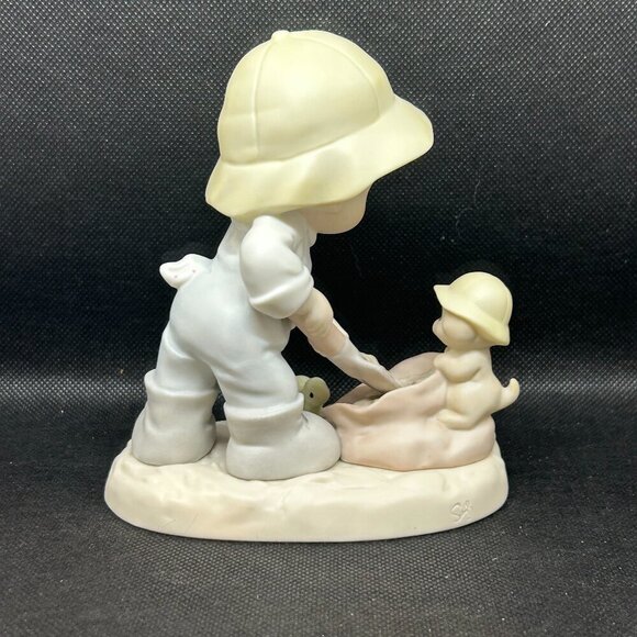 Precious Moments "Nothing Can Dampen The Spirit Of Caring " figurine - Picture 3 of 4